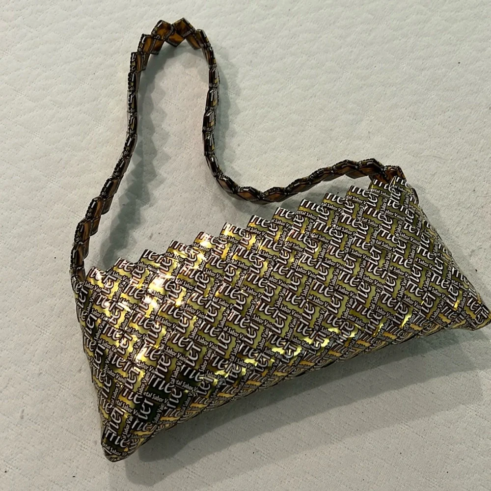 Petite bag. Made from gum wrappers purchased in Dominican Republic - Picture 1 of 4